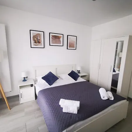 Apartment Cosmic D10 By Alezzi